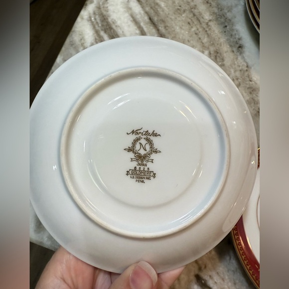Set Of 2 Noritake Japanese 14cm Red White Gold Bone China Saucers Goldmere - Picture 3 of 4